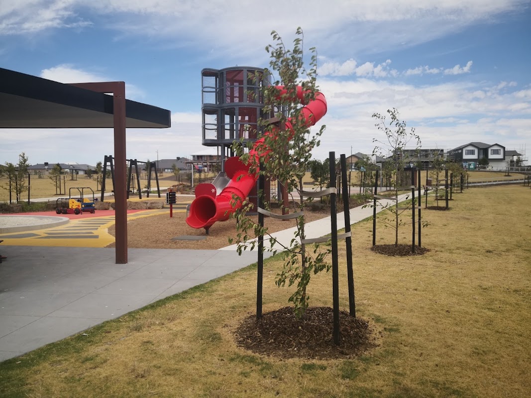 Escarpment Drive Playground — Playgrounds in Geelong